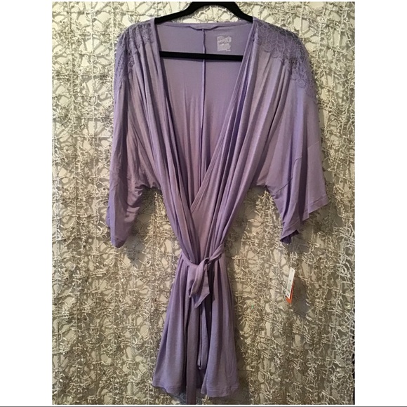 💙 Gillian O’Malley  Lace Trimmed Robe - Picture 2 of 8